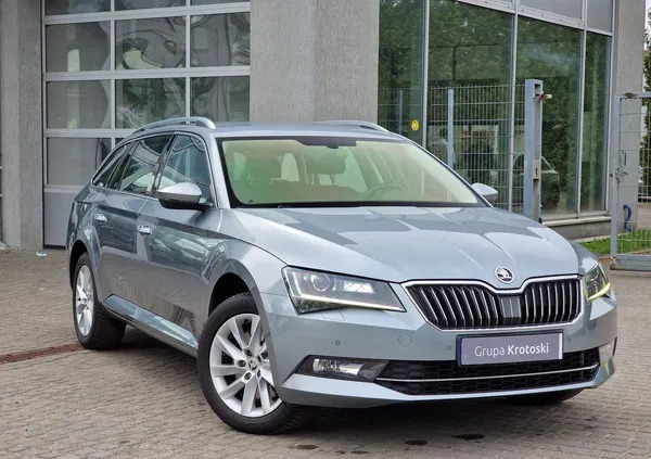 samochody osobowe Skoda Superb cena 89900 przebieg: 158000, rok produkcji 2019 z Łódź